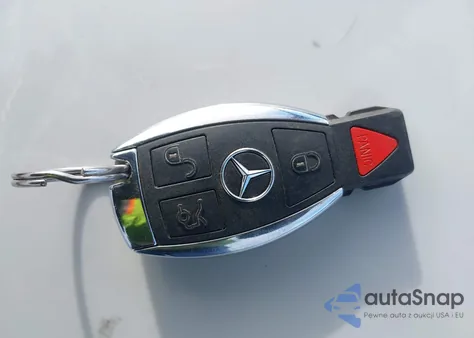 2015 Mercedes-Benz Glk 350 4Matic z USA, uszkodzony, nr VIN WDCGG8JB0FG369928